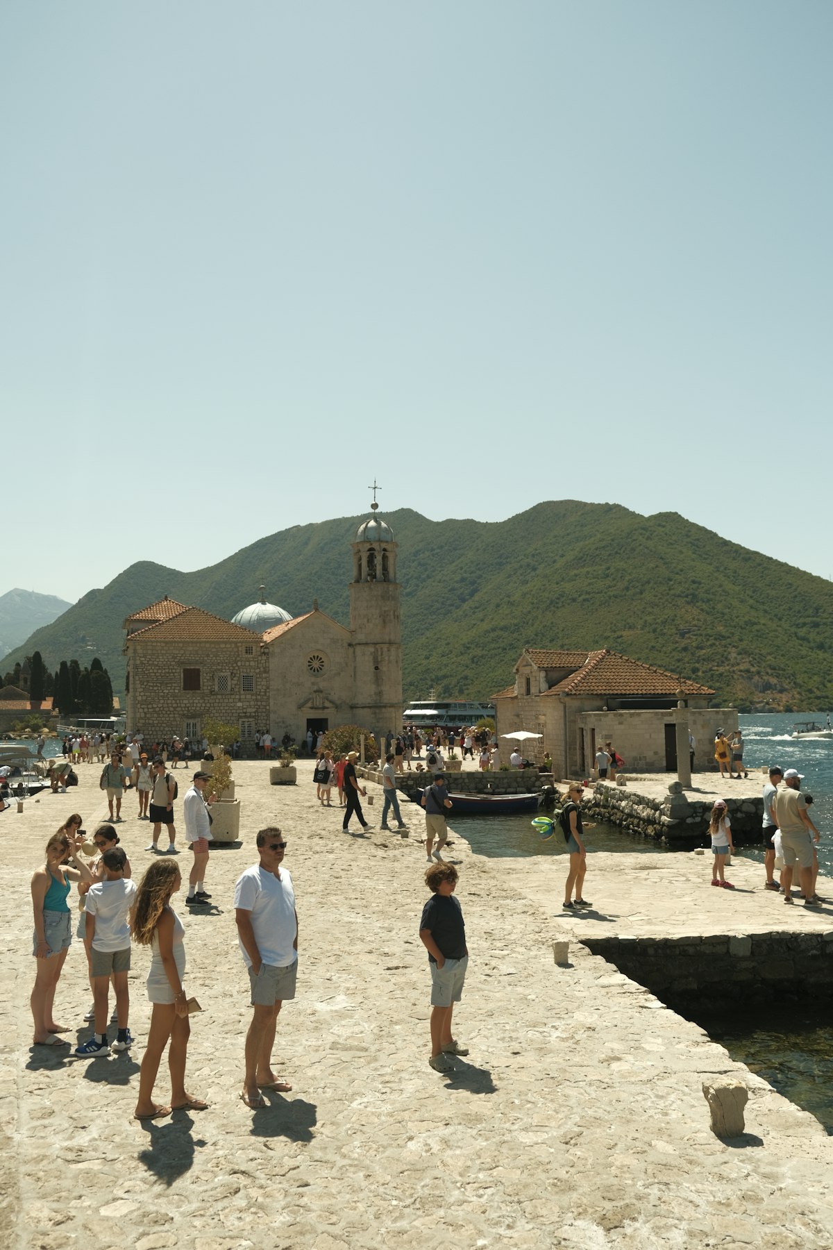 Île de Perast au Monténégro avec ses églises sur l'eau pour planifier un circuit dans les Balkans