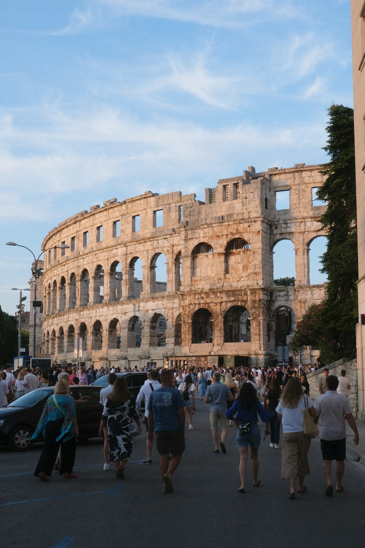 Pula Arena — römisches Amphitheater bei Sonnenuntergang, Istrien, Kroatien