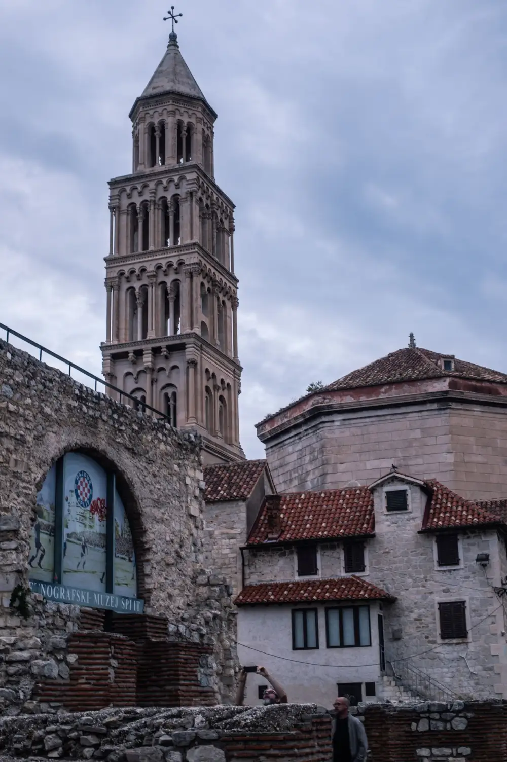 Clocher de la cathédrale dans le palais de Dioclétien, Split, Croatie