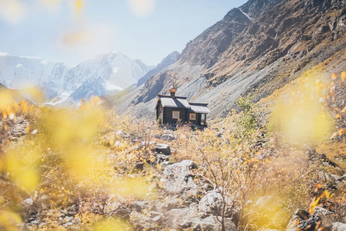 Small Orthodox chapel in the mountains - Balkans public holidays guide