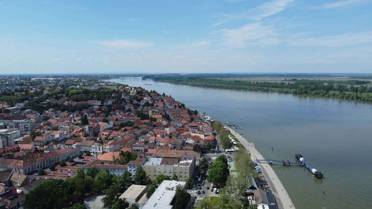 Luftaufnahme von Belgrad an der Mündung von Save und Donau, Serbien